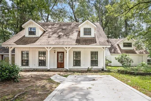 $2,450 | 1125 Forest Lane, Unit A, Mandeville, LA 70448