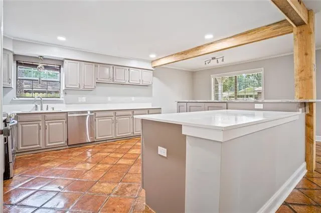 $2,450 | 1125 Forest Lane, Unit A, Mandeville, LA 70448