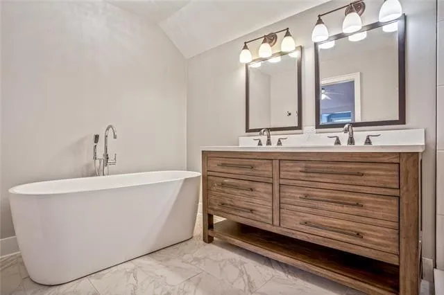 $2,450 | 1125 Forest Lane, Unit A, Mandeville, LA 70448