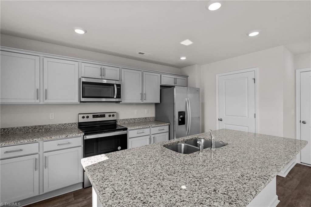 121 Chessie Road Mocksville, NC 27028 - Photo 4 of 17 Kitchen