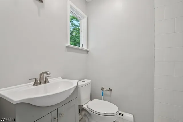 $725,000 | 711 Indian Road, Wayne, NJ 07470