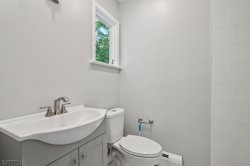 711 Indian Road Wayne, NJ 07470 - Photo 21 of 37