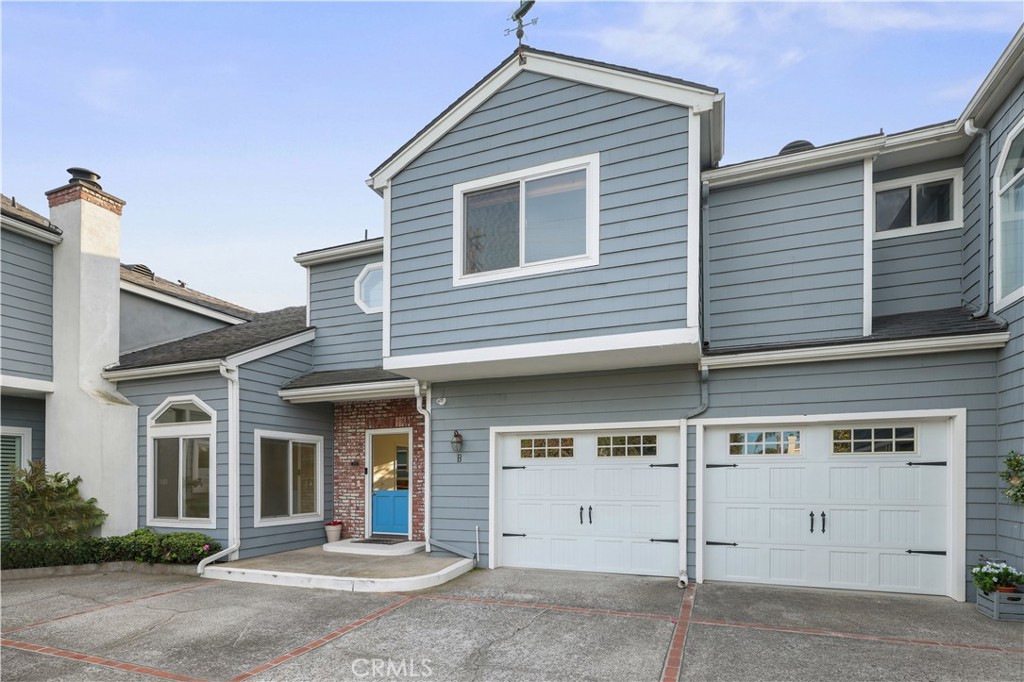 1597 Riverside Place Costa Mesa, CA 92627 - Photo 7 of 37 front view of a house