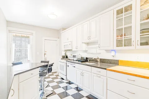 $875,000 | 14 James Street, Unit 3, Brookline, MA 02446