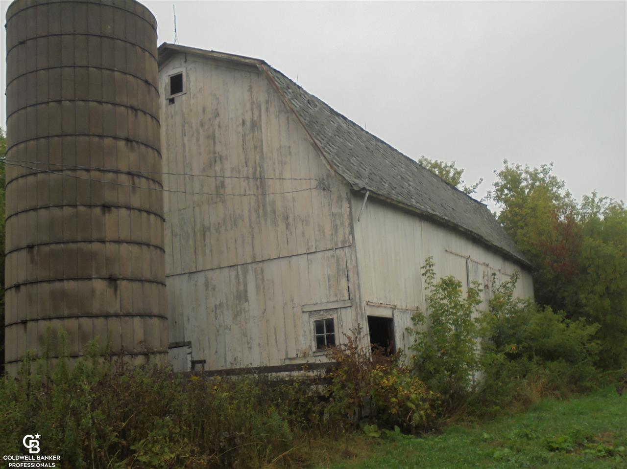 549 Howell Road Allenton, MI 48002 - Photo 13 of 41 Silo