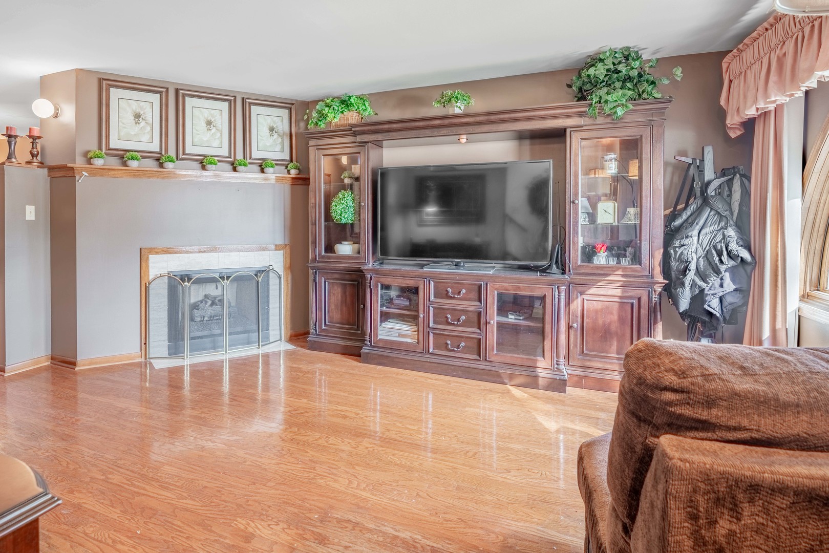 3632 Harlem Avenue Riverside, IL 60546 - Photo 4 of 26 a living room with furniture and a flat screen tv