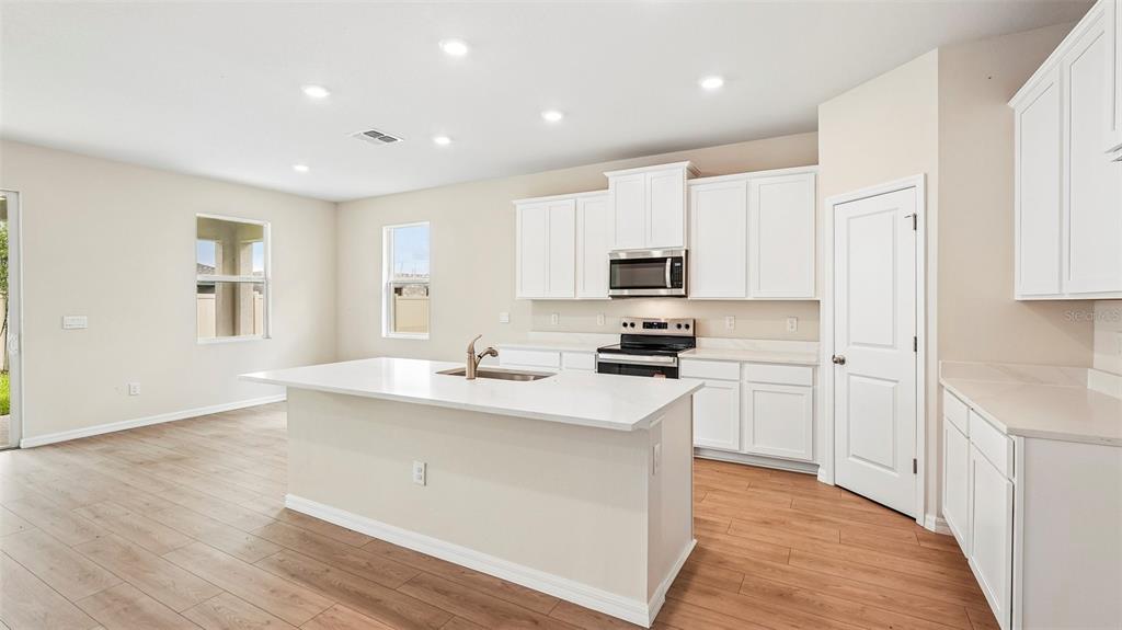 10734 Rabbit Grove Trail Palmetto, FL 34221 - Photo 4 of 39