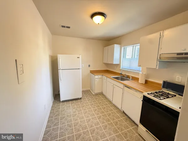 $1,850 | 8415 Benecia Court, Unit 37, Alexandria, VA 22309
