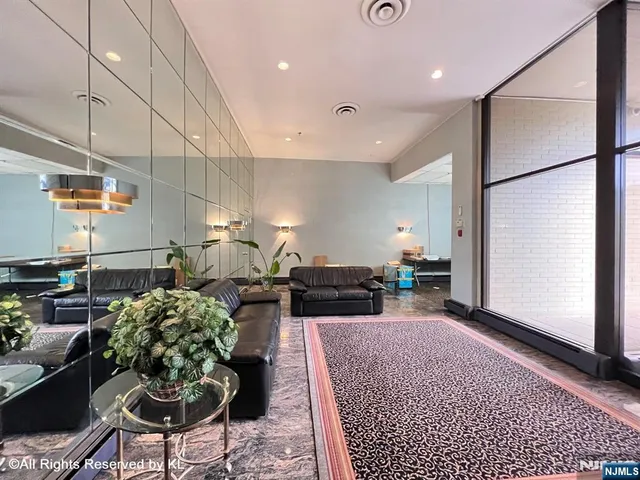 $299,900 | 1 Wall Street, Unit 1F, Fort Lee, NJ 07024