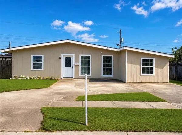 $1,950 | 429 East Butterfly Circle, Terrytown, LA 70056