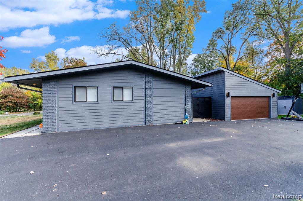 29849 Sugar Spring Road Farmington Hills, MI 48334 - Photo 43 of 49