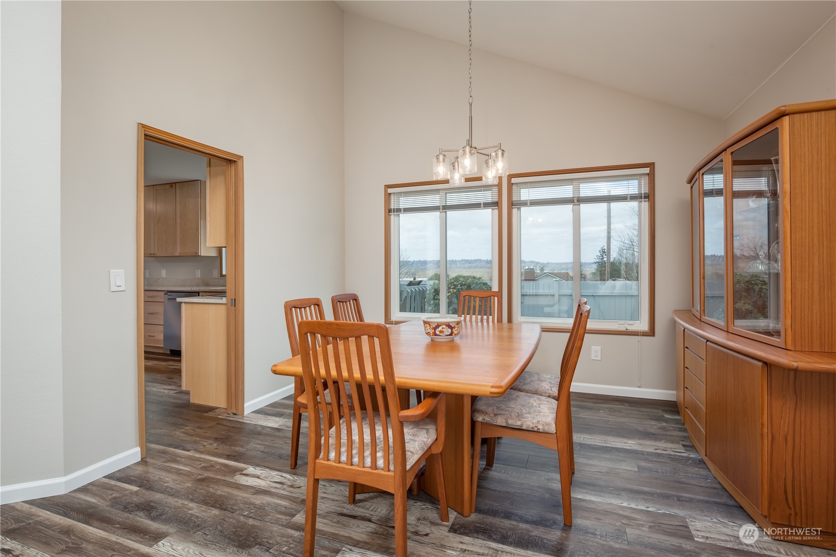606 South 32nd Place Renton, WA 98055 - Photo 4 of 28 Gallery Image 4