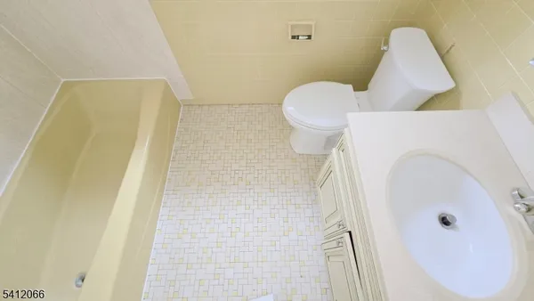 $2,300 | 619 Sussex Street, Harrison, NJ 07029