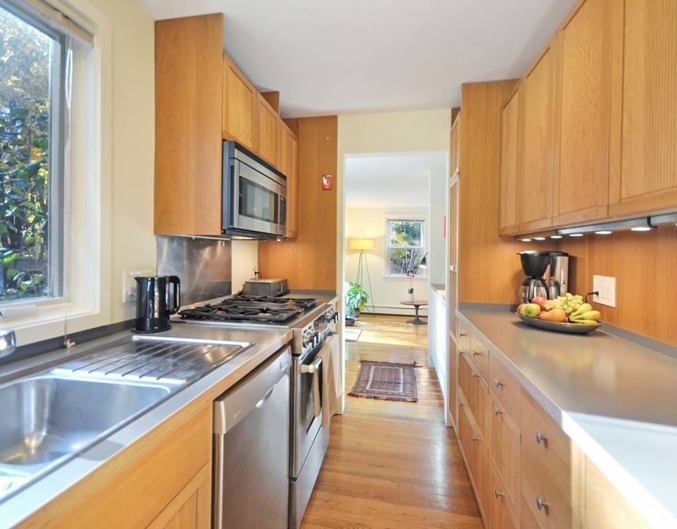 21 Arrowhead Road Concord, MA 01742 - Photo 8 of 22