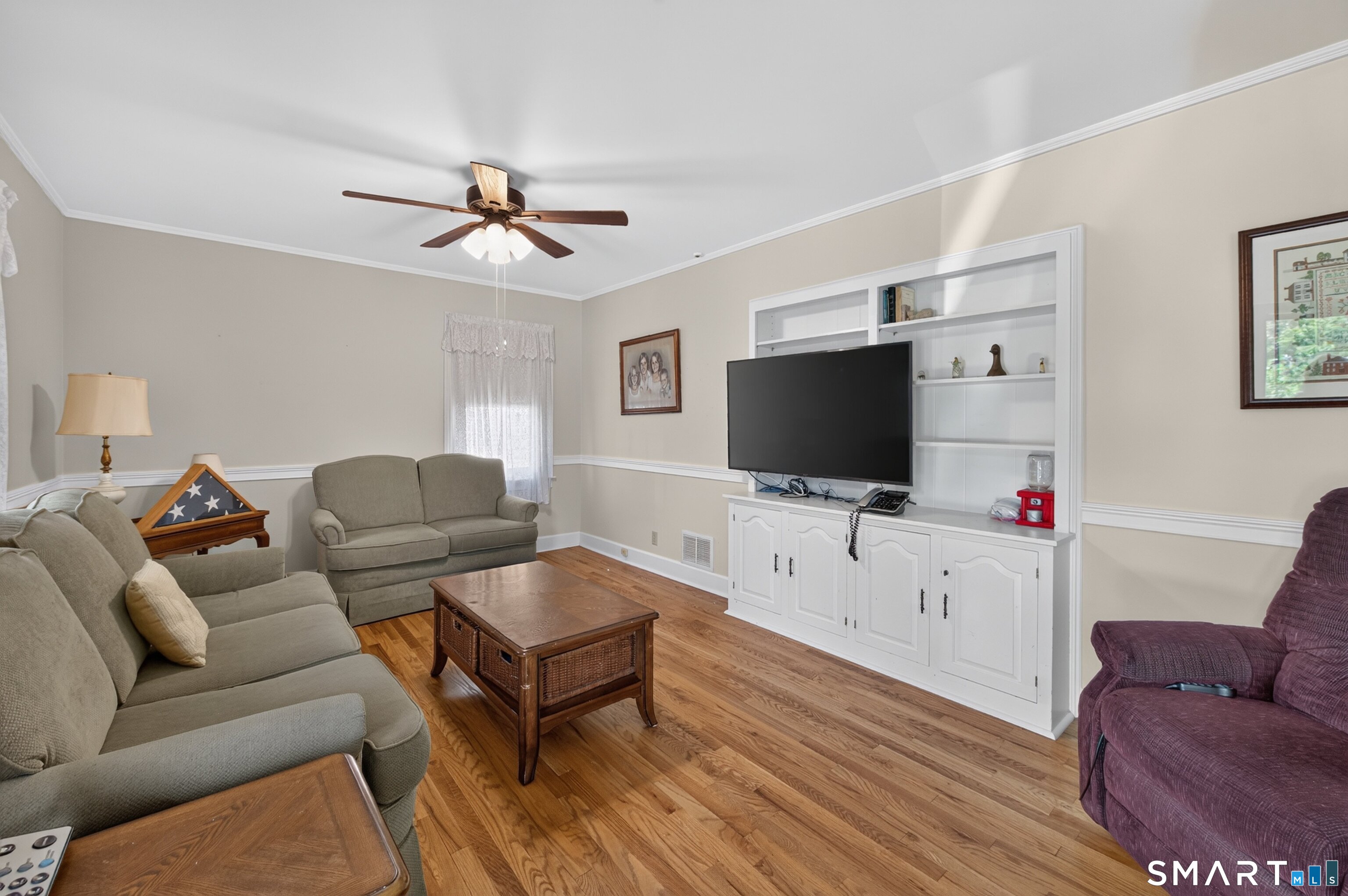 845 Stratford Road Stratford, CT 06615 - Photo 4 of 19 Gallery Image 4