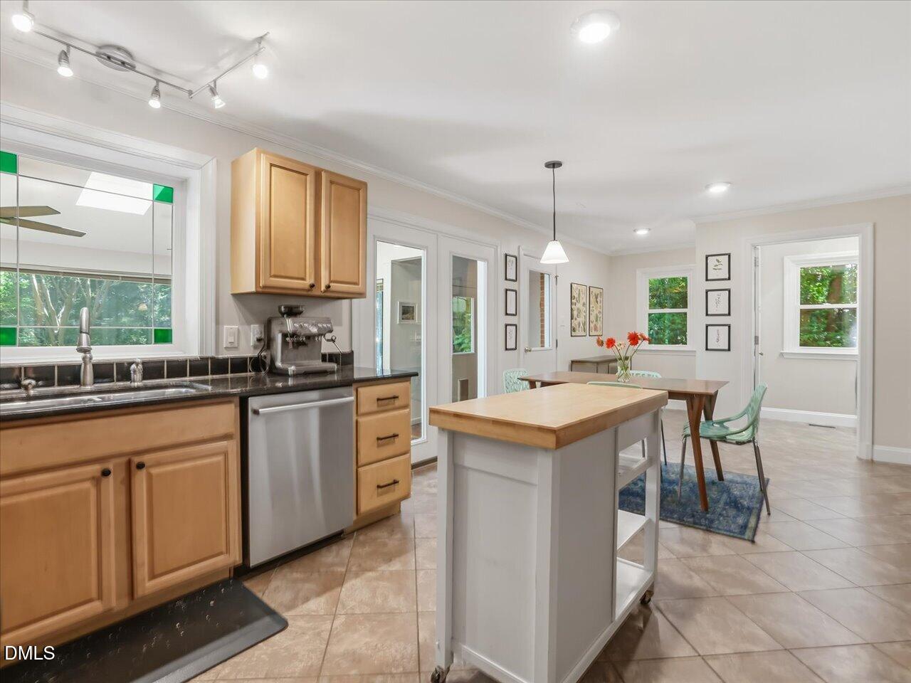 1428 Dixie Trail Raleigh, NC 27607 - Photo 28 of 82 28-Kitchen
