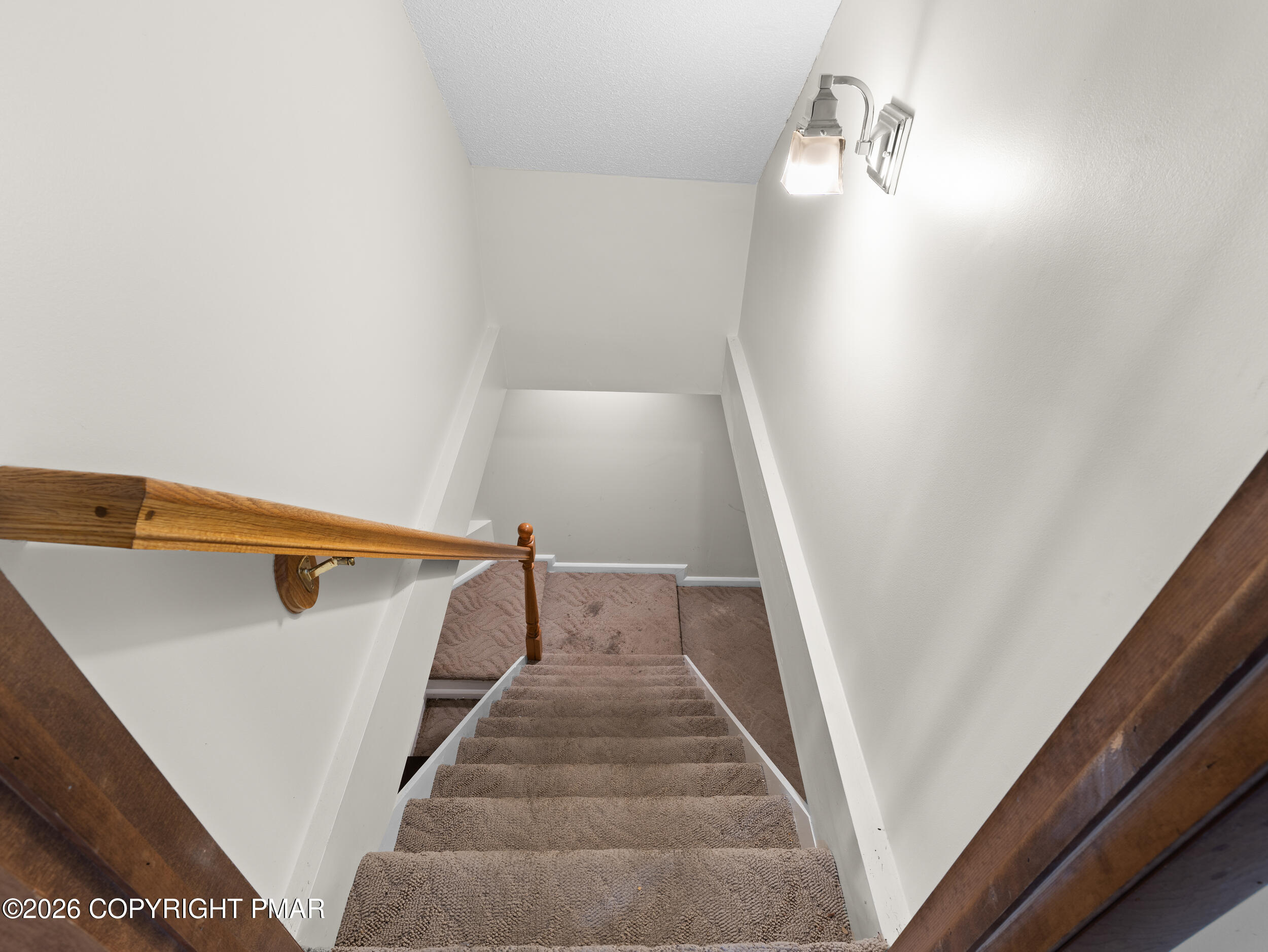 270 Manchester Drive Bushkill, PA 18324 - Photo 38 of 58 a view of entryway