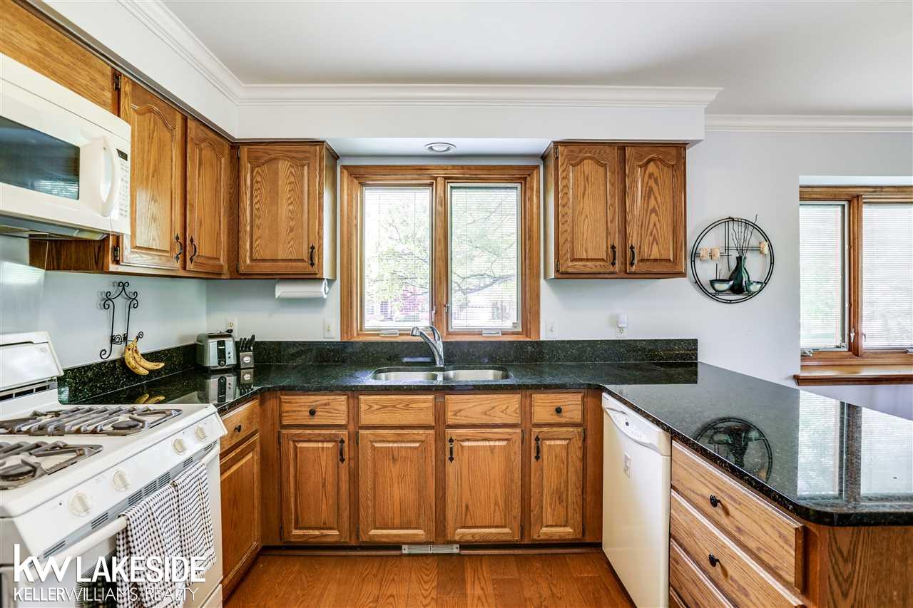 1196 Maple Leaf Drive Rochester Hills, MI 48309 - Photo 11 of 26