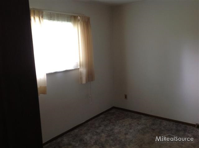 482 Maple Street Algonac, MI 48001 - Photo 7 of 12 31148529-6.JPG