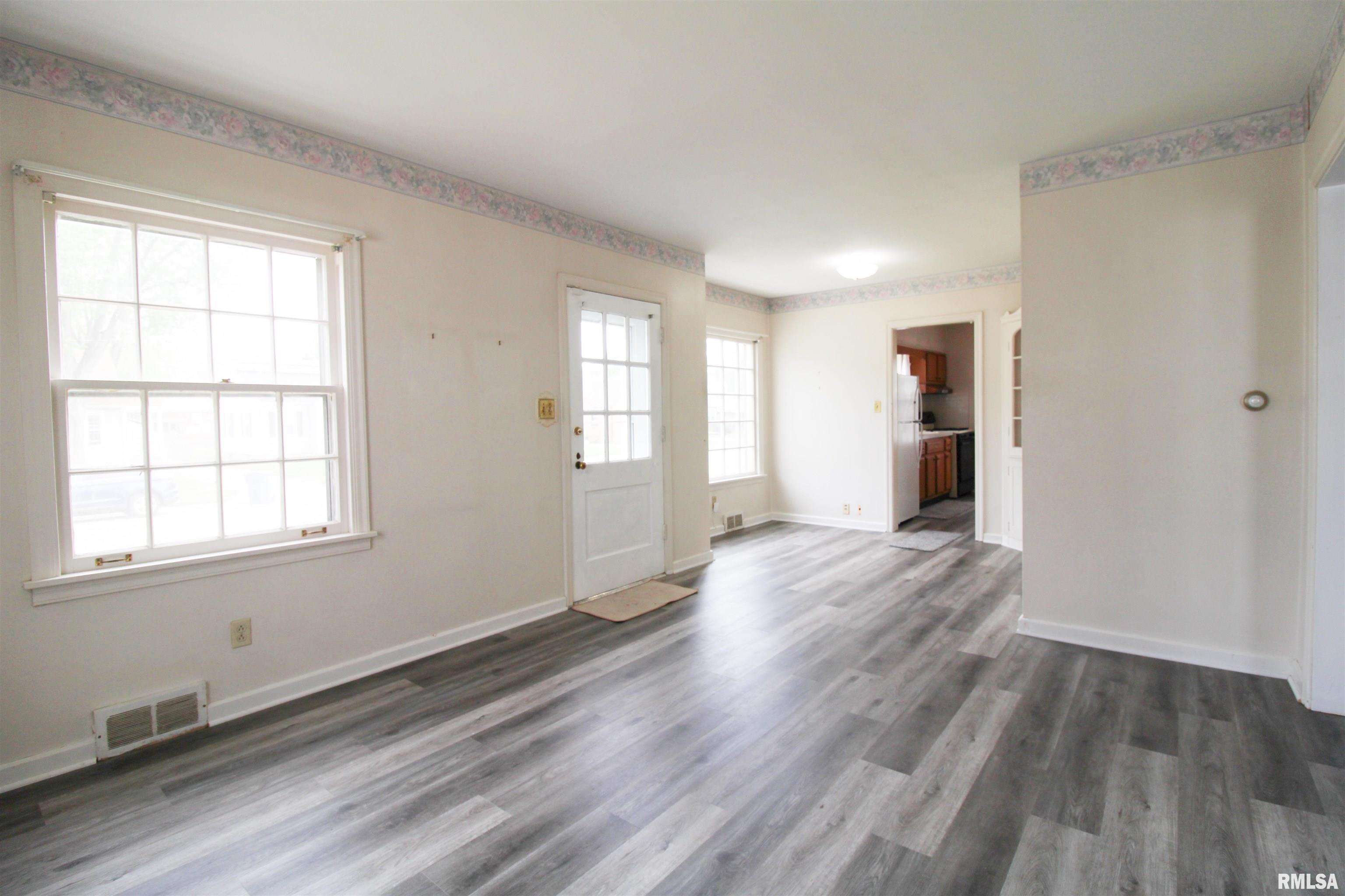 2033 Marland Street Springfield, IL 62702 - Photo 3 of 19