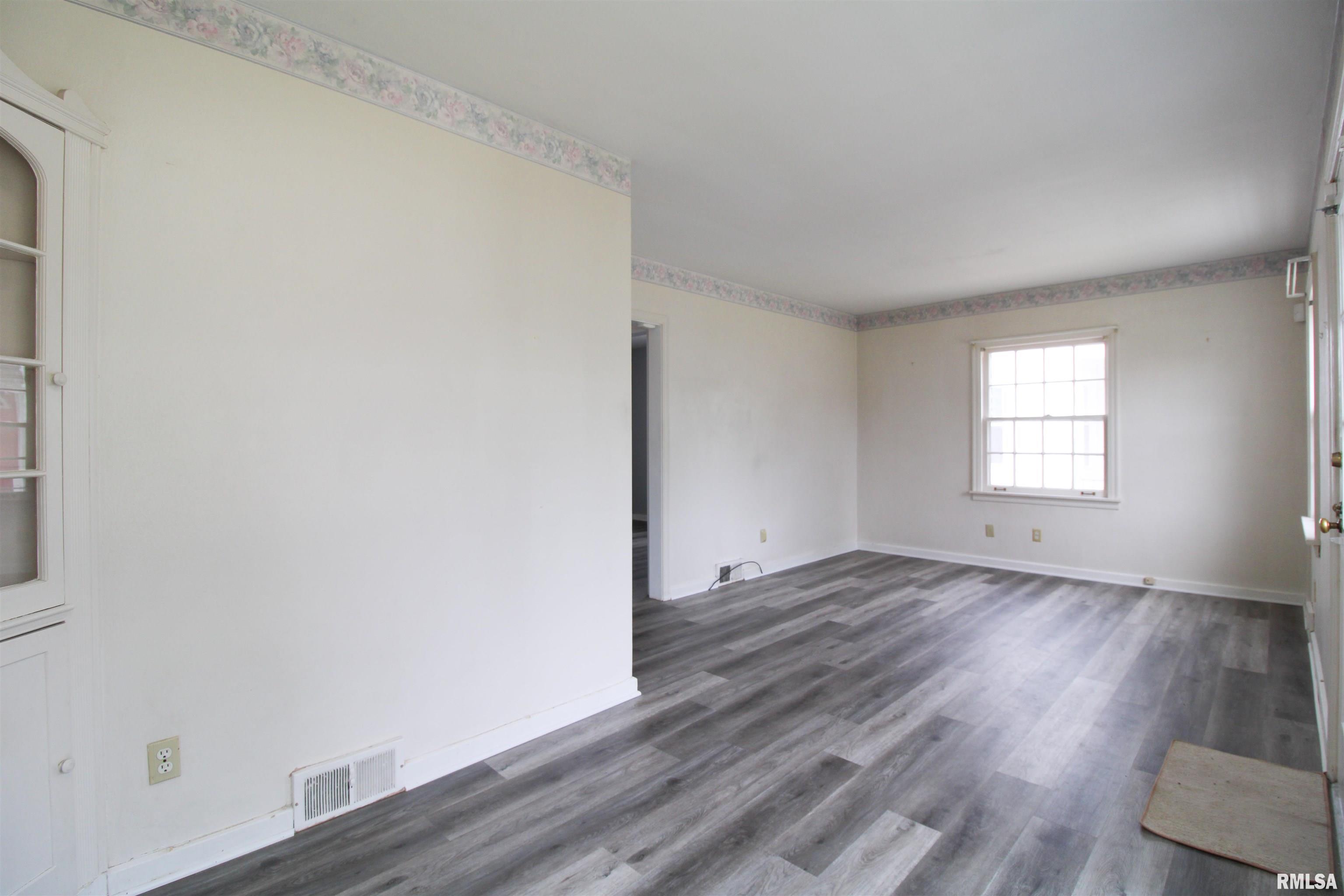 2033 Marland Street Springfield, IL 62702 - Photo 4 of 19