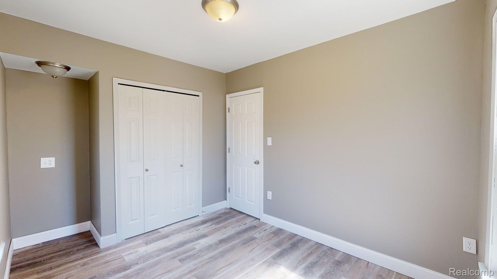 6370 Lapeer Road Burton, MI 48509 - Photo 22 of 37 Gallery Image 22