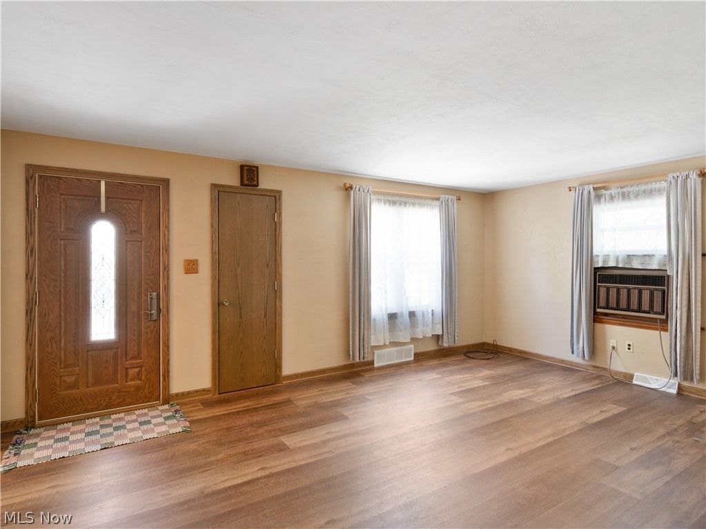 365 Seville Road Wadsworth, OH 44281 - Photo 3 of 32 Gallery Image 3