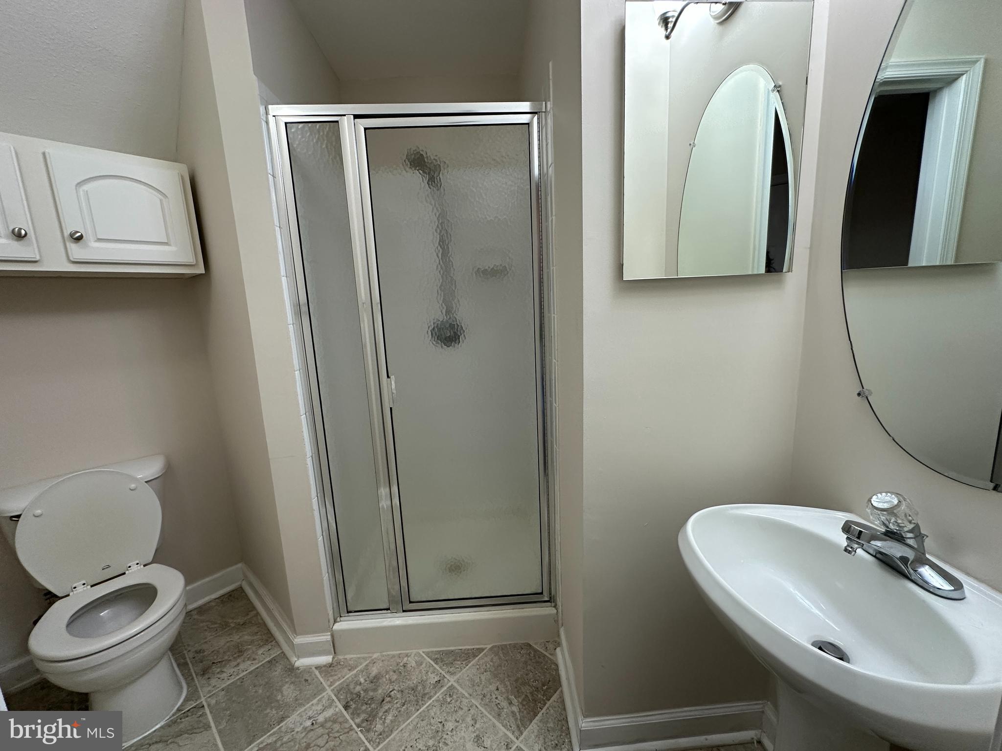 21798 Jarvis Square Ashburn, VA 20147 - Photo 11 of 29 a bathroom with a toilet sink and shower
