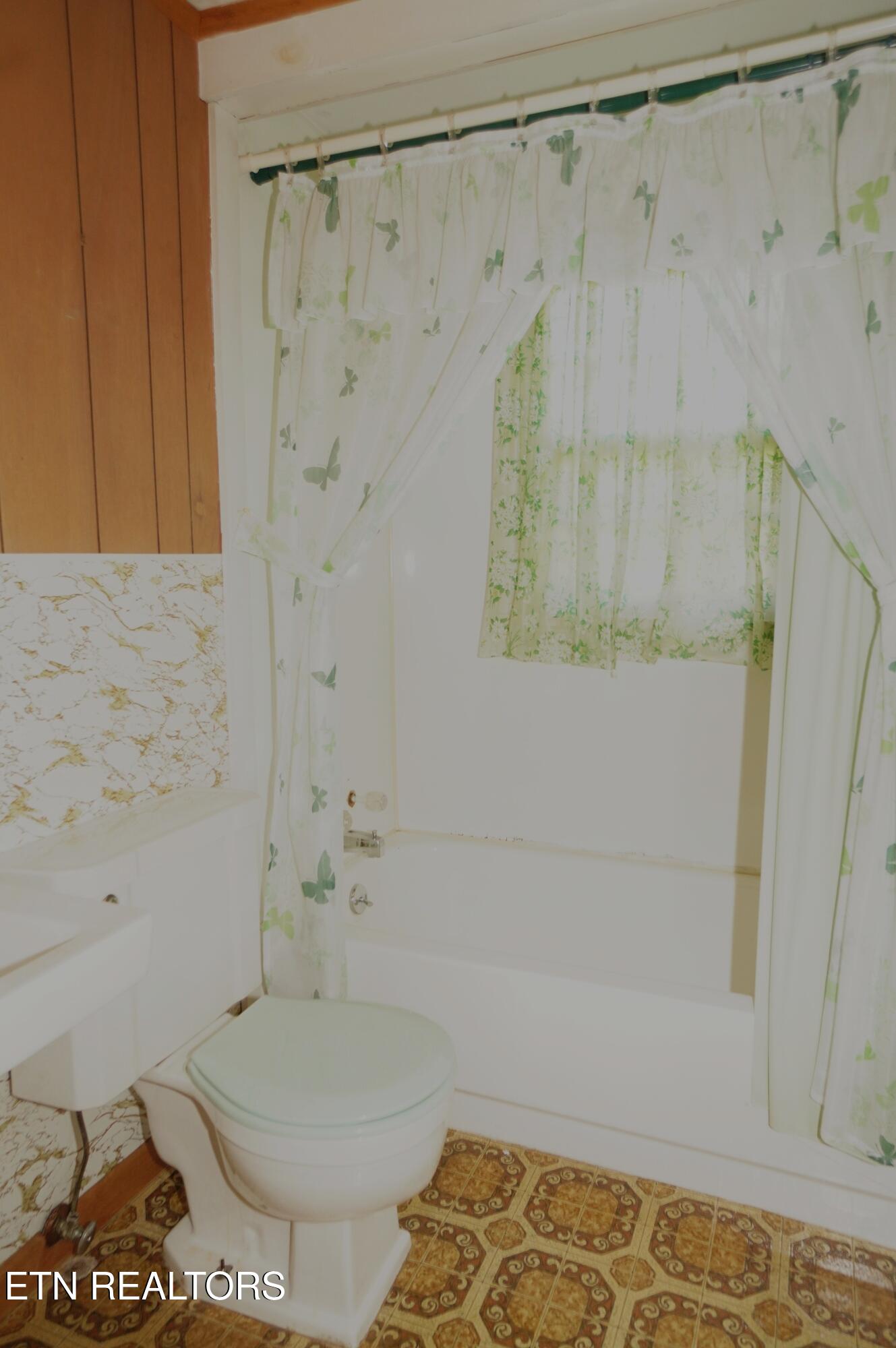 412 Jimtown Road Newport, TN 37821 - Photo 14 of 30 Bath 2