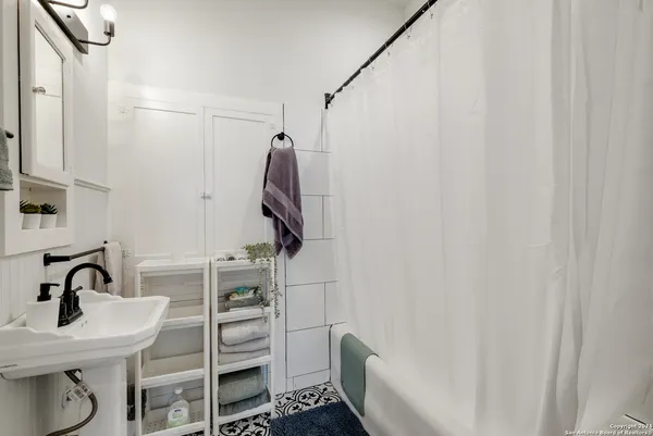 $1,550 | 732 Lamar, Unit 1, San Antonio, TX 78202