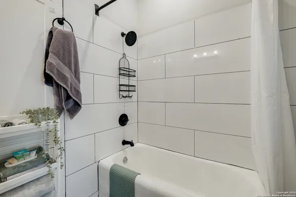 $1,550 | 732 Lamar, Unit 1, San Antonio, TX 78202