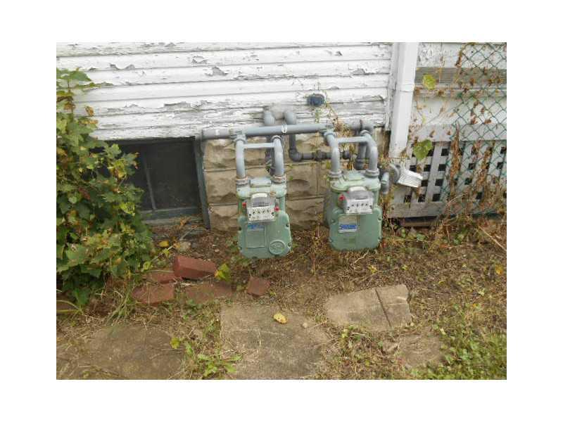 360 East Cecil Street Springfield, OH 45503 - Photo 3 of 20
