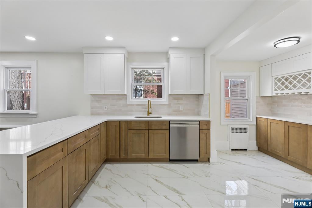 1087 Lambert Road Teaneck, NJ 07666 - Photo 14 of 41