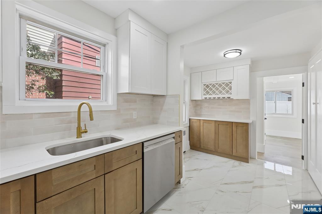 1087 Lambert Road Teaneck, NJ 07666 - Photo 15 of 41