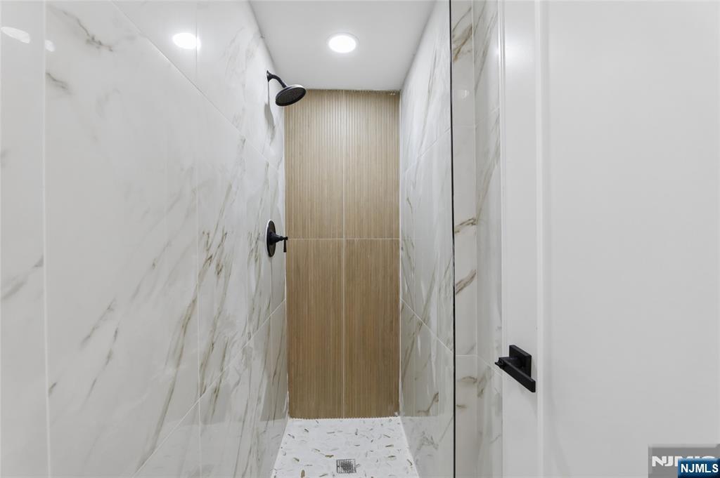 1087 Lambert Road Teaneck, NJ 07666 - Photo 18 of 41