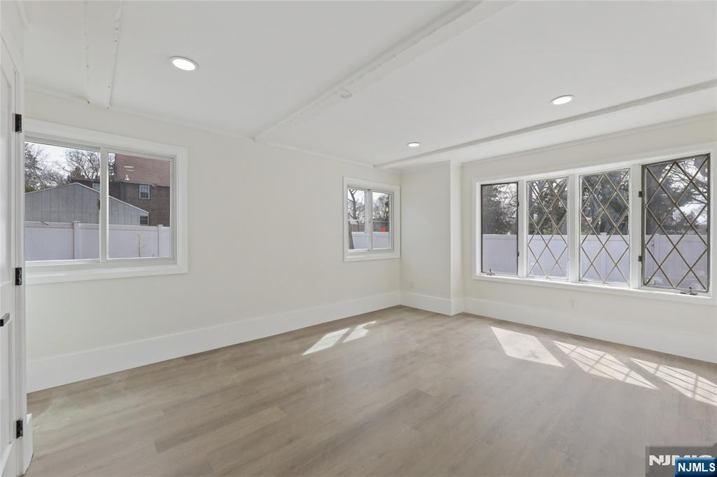 1087 Lambert Road Teaneck, NJ 07666 - Photo 20 of 41