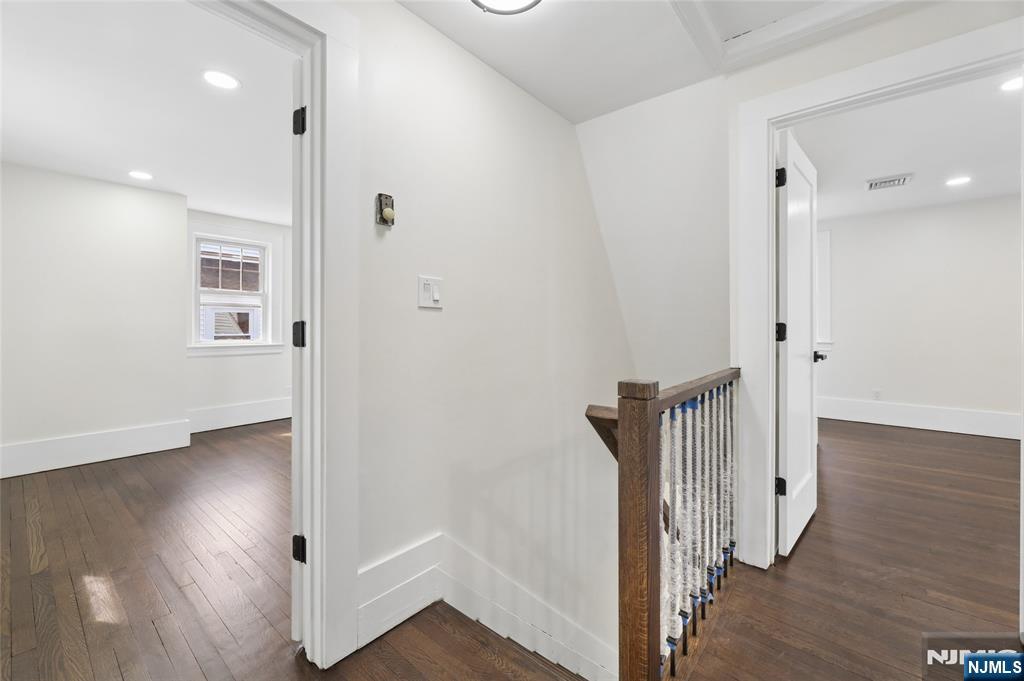 1087 Lambert Road Teaneck, NJ 07666 - Photo 26 of 41