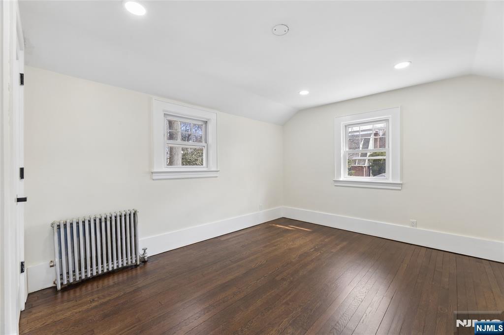 1087 Lambert Road Teaneck, NJ 07666 - Photo 27 of 41