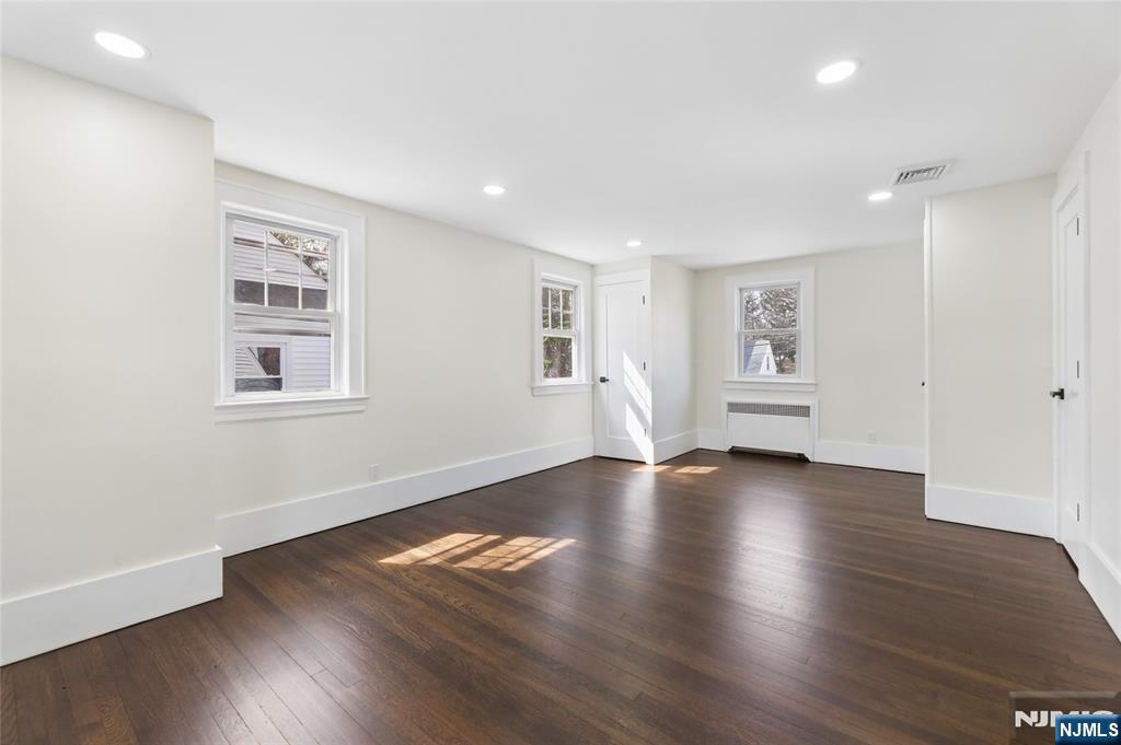 1087 Lambert Road Teaneck, NJ 07666 - Photo 29 of 41