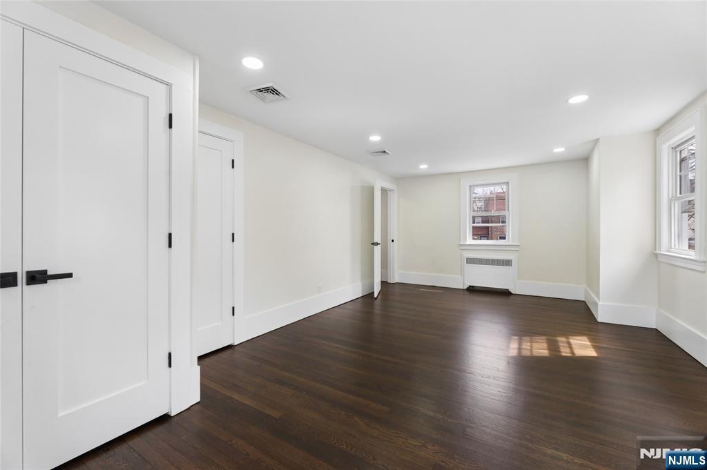 1087 Lambert Road Teaneck, NJ 07666 - Photo 32 of 41