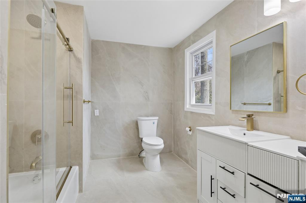 1087 Lambert Road Teaneck, NJ 07666 - Photo 34 of 41