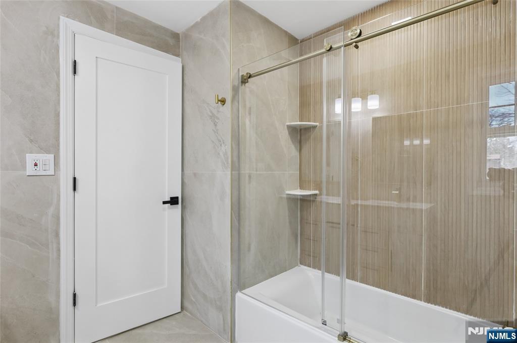 1087 Lambert Road Teaneck, NJ 07666 - Photo 36 of 41