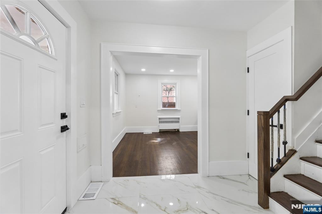 1087 Lambert Road Teaneck, NJ 07666 - Photo 5 of 41