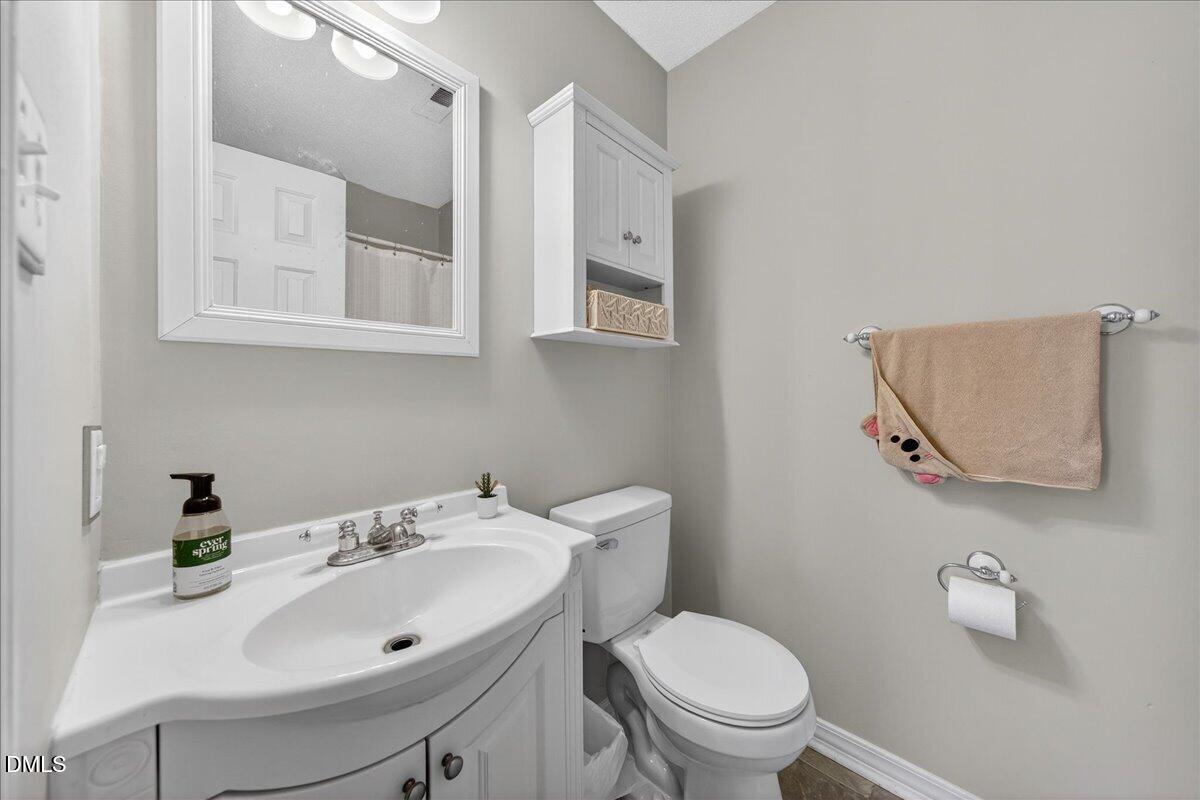 3611 Plumbridge Court Raleigh, NC 27613 - Photo 26 of 36 33-Interior_3611Plumbridge_024