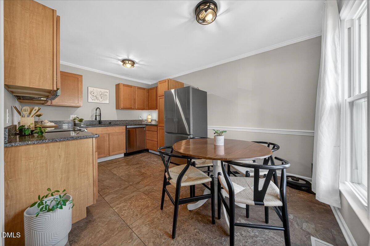 3611 Plumbridge Court Raleigh, NC 27613 - Photo 6 of 36 17-Interior_3611Plumbridge_007