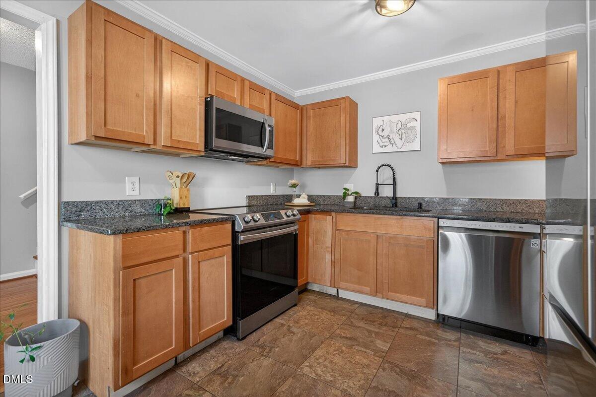 3611 Plumbridge Court Raleigh, NC 27613 - Photo 9 of 36 21-Interior_3611Plumbridge_011