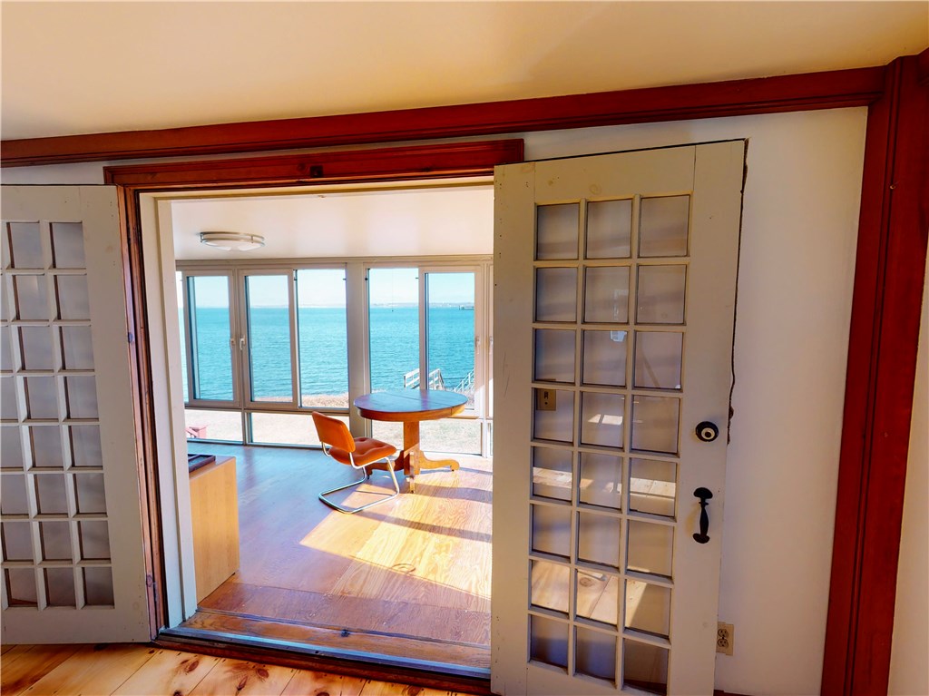 376 East Shore Road Jamestown, RI 02835 - Photo 11 of 40