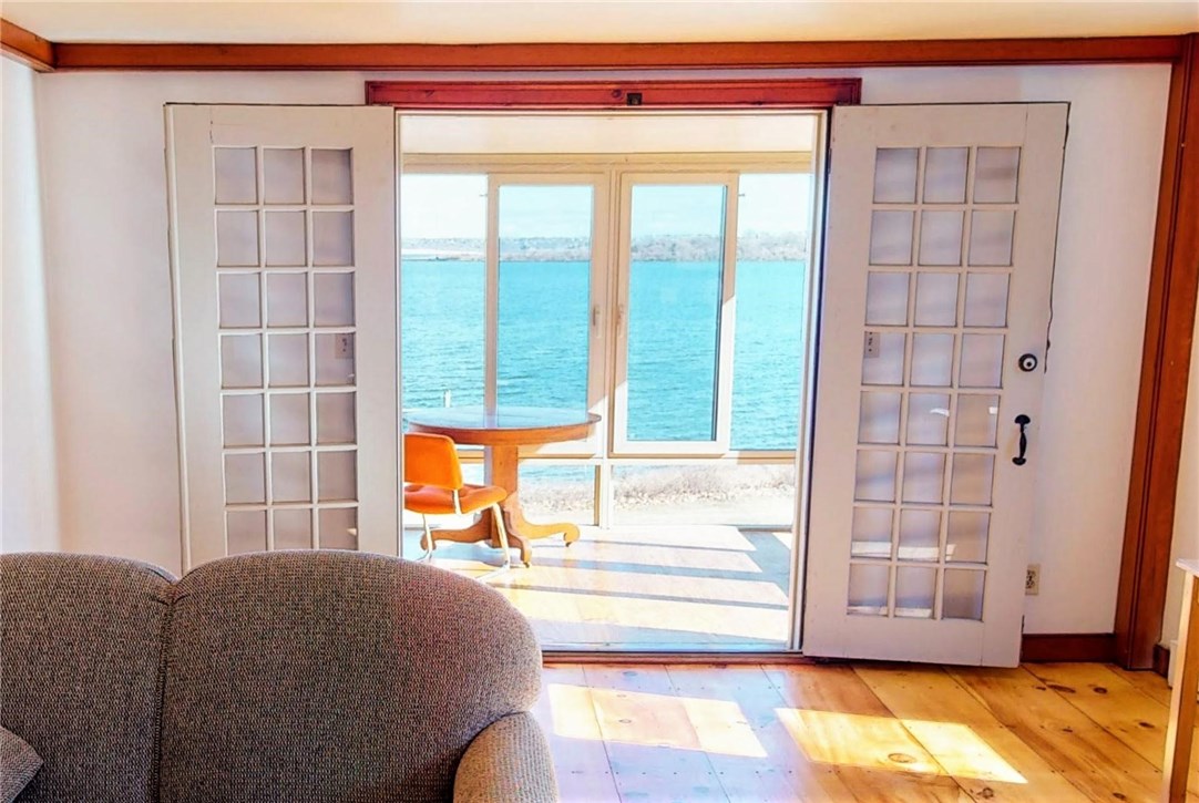 376 East Shore Road Jamestown, RI 02835 - Photo 13 of 40