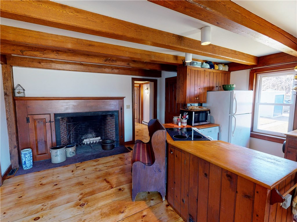 376 East Shore Road Jamestown, RI 02835 - Photo 14 of 40