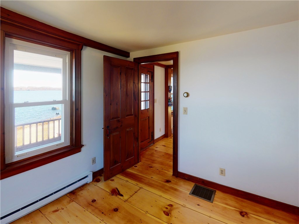 376 East Shore Road Jamestown, RI 02835 - Photo 18 of 40